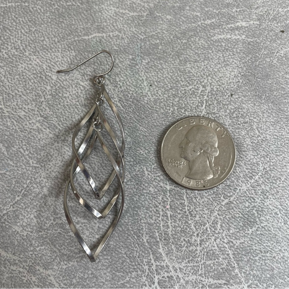 Chic Silver Swirl Earrings - Picture 6 of 6